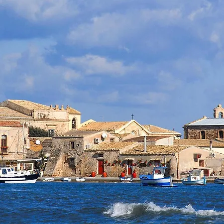 3 Bedroom Cozy In * רוסוליני