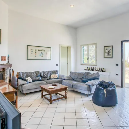 Stunning In With Kitchenette *