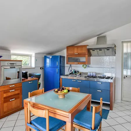 בית נופש 3 Bedroom Cozy In רוסוליני