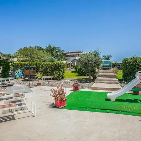 3 Bedroom Cozy In בית נופש