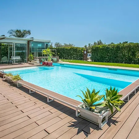 בית נופש 3 Bedroom Cozy In *