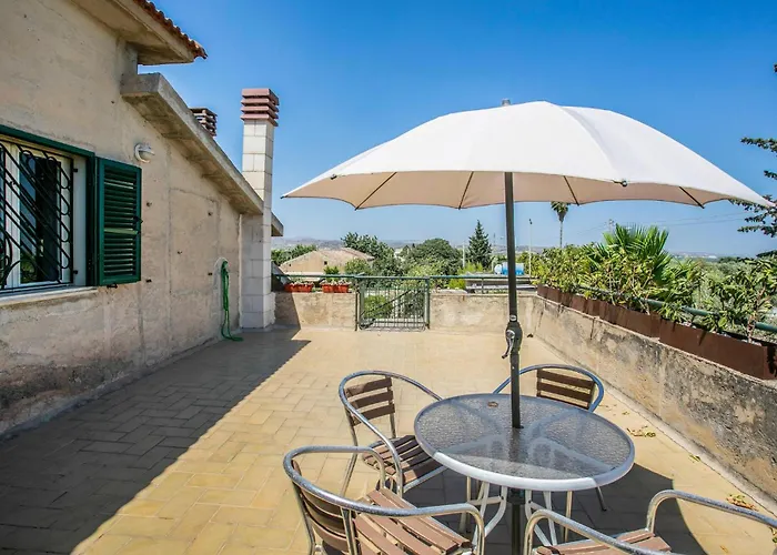 3 Bedroom Cozy In Casa vacanze Rosolini